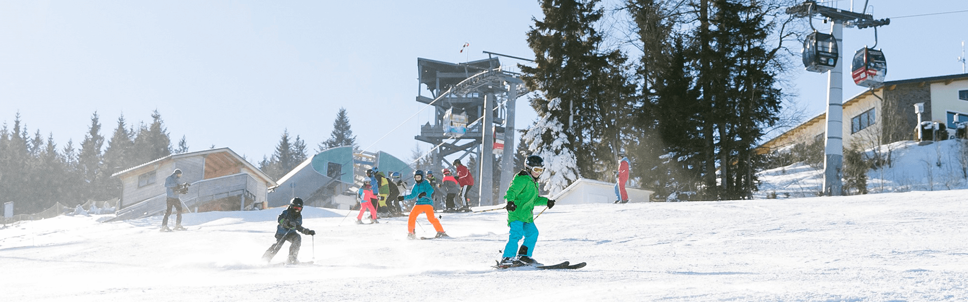 Kinder fahren am Semmering Ski